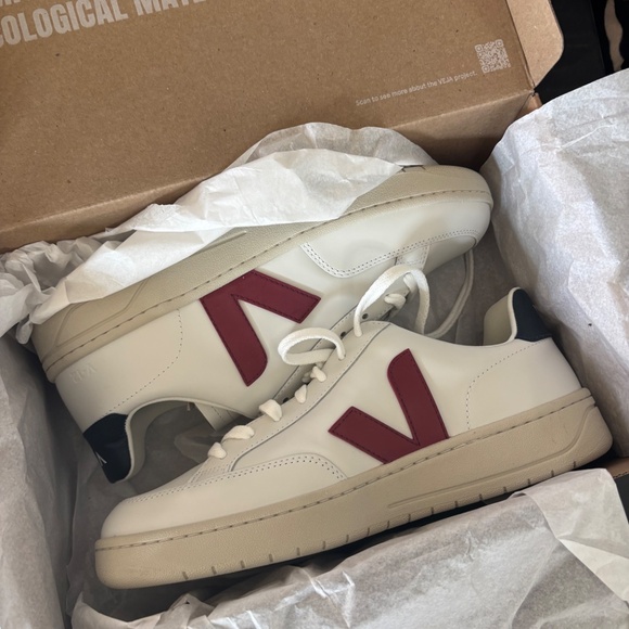 New Veja V-12 leather men’s size 10 - Picture 2 of 10